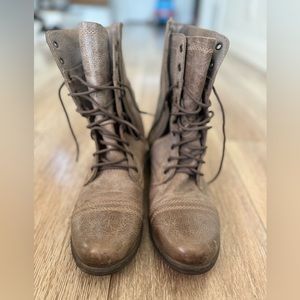 Steve Madden Troopa boots- stone size 9